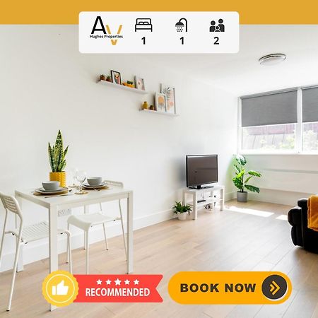 Stylish One-Bedroom Apartment - Free Wi-Fi, 4 Mins From Station, Perfect For Business Stays By Av Hughes Properties 米尔顿凯恩斯 外观 照片