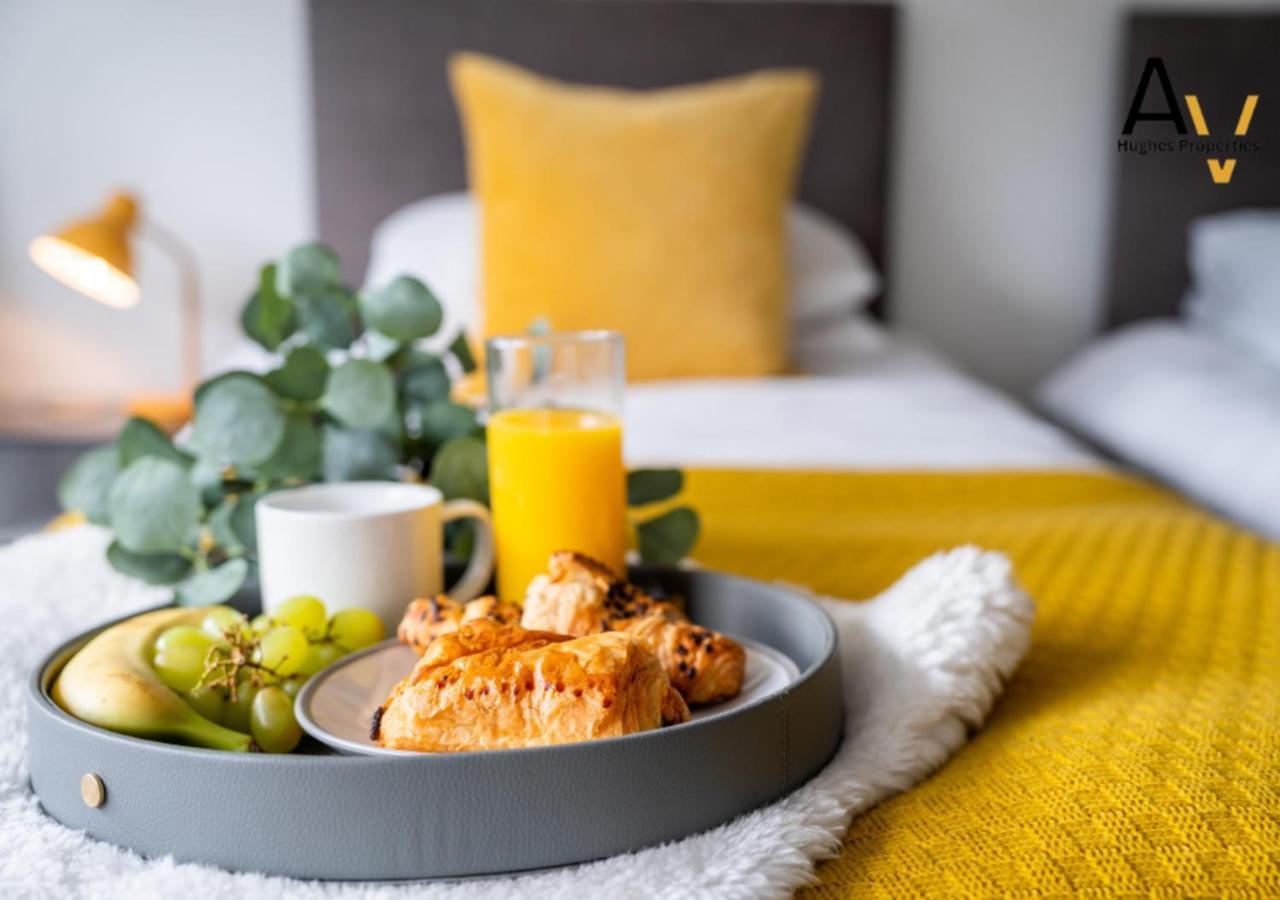 Stylish One-Bedroom Apartment - Free Wi-Fi, 4 Mins From Station, Perfect For Business Stays By Av Hughes Properties 米尔顿凯恩斯 外观 照片