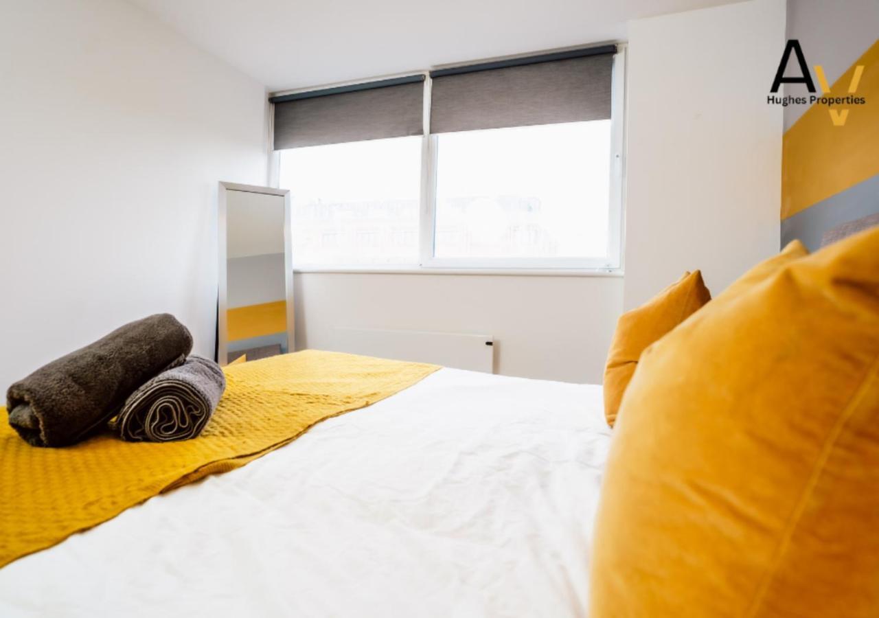 Stylish One-Bedroom Apartment - Free Wi-Fi, 4 Mins From Station, Perfect For Business Stays By Av Hughes Properties 米尔顿凯恩斯 外观 照片
