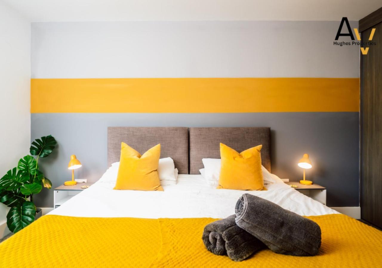 Stylish One-Bedroom Apartment - Free Wi-Fi, 4 Mins From Station, Perfect For Business Stays By Av Hughes Properties 米尔顿凯恩斯 外观 照片