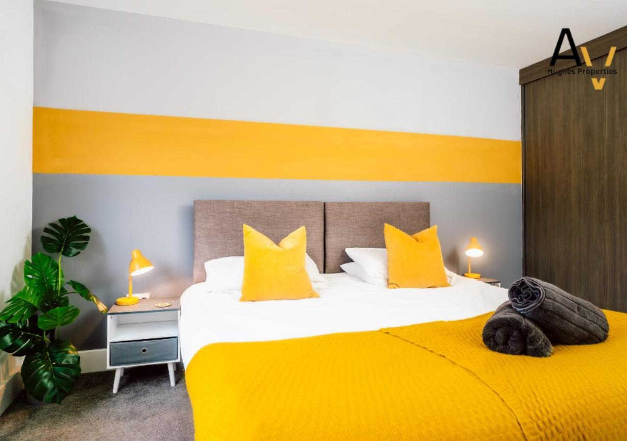 Stylish One-Bedroom Apartment - Free Wi-Fi, 4 Mins From Station, Perfect For Business Stays By Av Hughes Properties 米尔顿凯恩斯 外观 照片